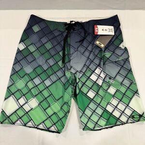NWT OAKLEY O-WAVE GAME BOARDSHORTS - SIZE 40